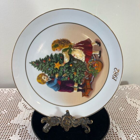 1982’ Vintage porcelain plate with 22k GOLD rims Christmas plate || Xmas tree - Picture 4 of 9